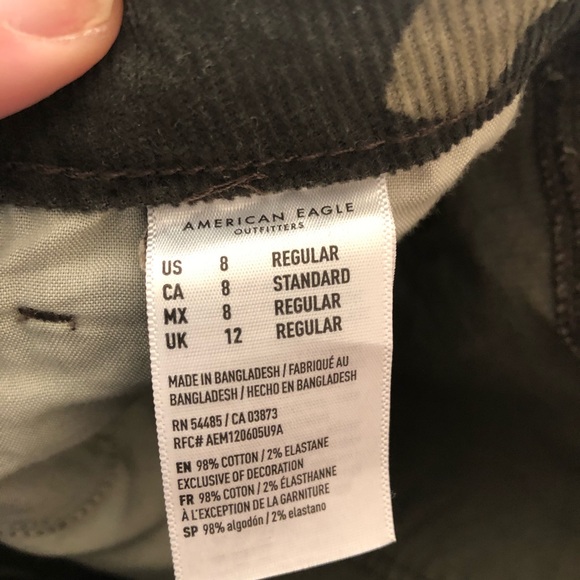 BNWOT American Eagle Camo corduroy Camo mom jeans - Picture 6 of 6